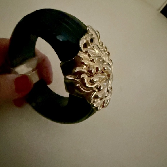 Vintage Inna Cytrine Black Lucite Hinged Clamp Gold Tone Bangle Bracelet - Picture 5 of 7